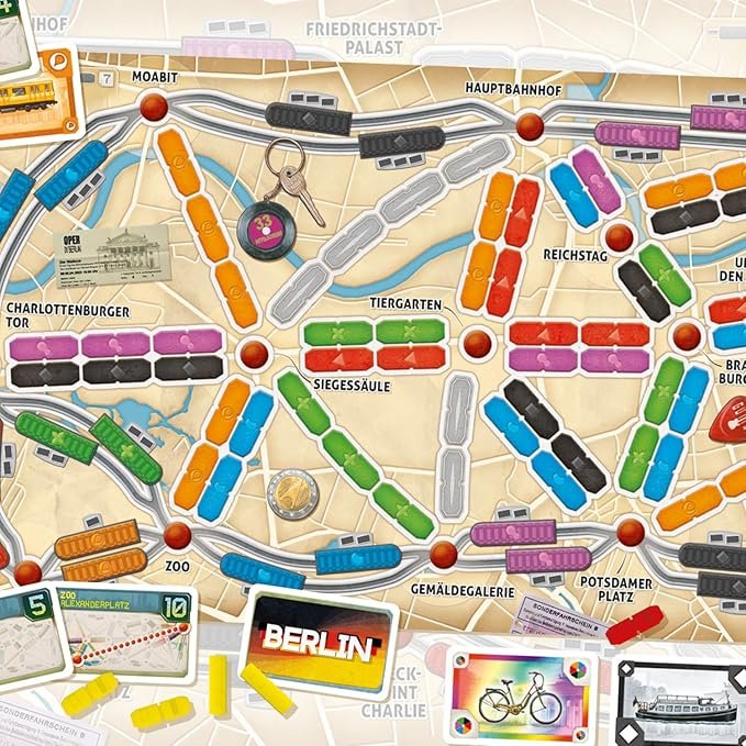 Asmodee – Ticket to Ride Berlino – Gioco da Tavolo Strategico – Scopri i Tesori di Berlino con Tram e Metropolitane – Divertimento in Famiglia – 2-4 Giocatori, 8+ Anni, Edizione in Italiano